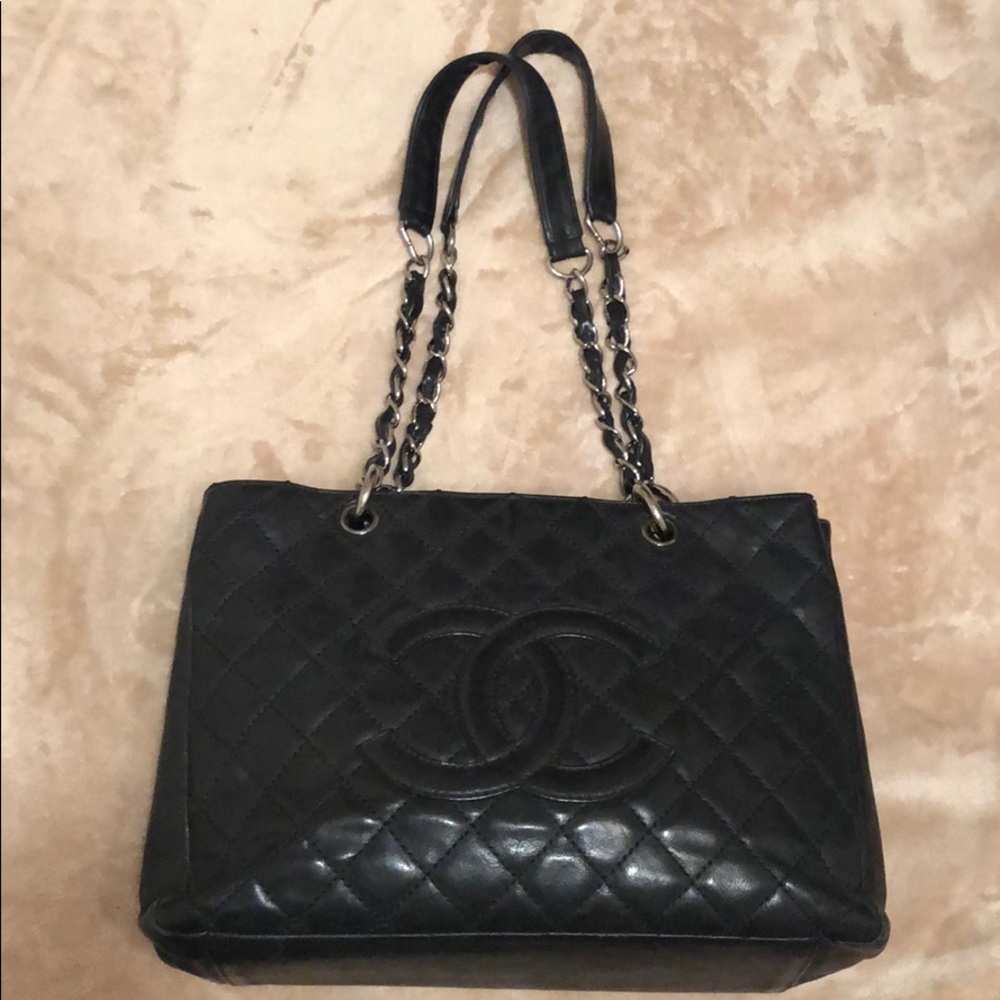 CHANEL black leather purse